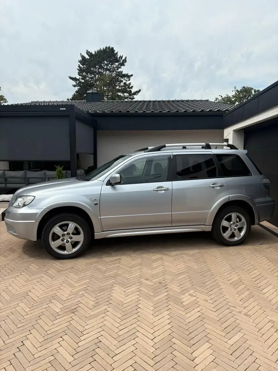 Gebraucht Mitsubishi Outlander 160 PS (117 kW) 2006 Silber SUV