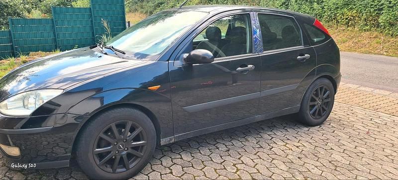Schwarz Gebraucht 2004 Ford Focus Kleinwagen | 699 € (Fairer Preis) - Bild 1/4