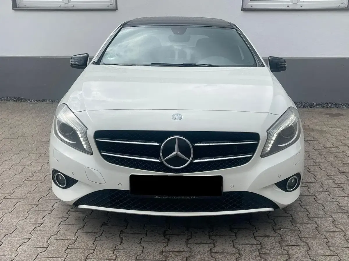 Gebraucht Mercedes A180 122 PS (89 kW) 2012 Weiß Limousine