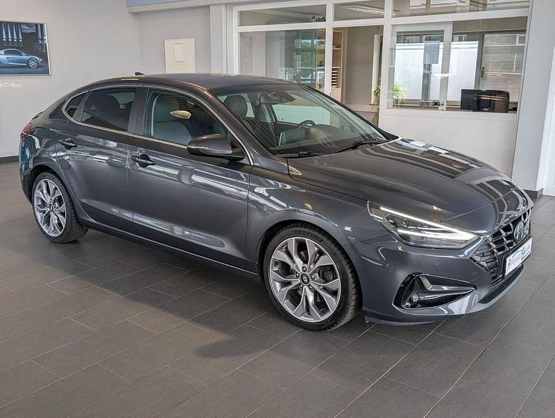 Dark knight Gebraucht 2022 Hyundai i30 Prime Limousine | 19.950 € (Fairer Preis) - Bild 1/4