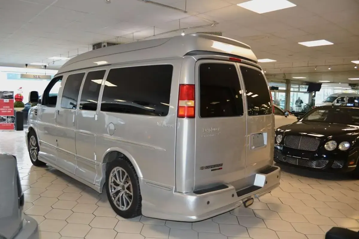 Usado Chevrolet Express 314 CV (230 kW) 2014 Plateado Monovolumen