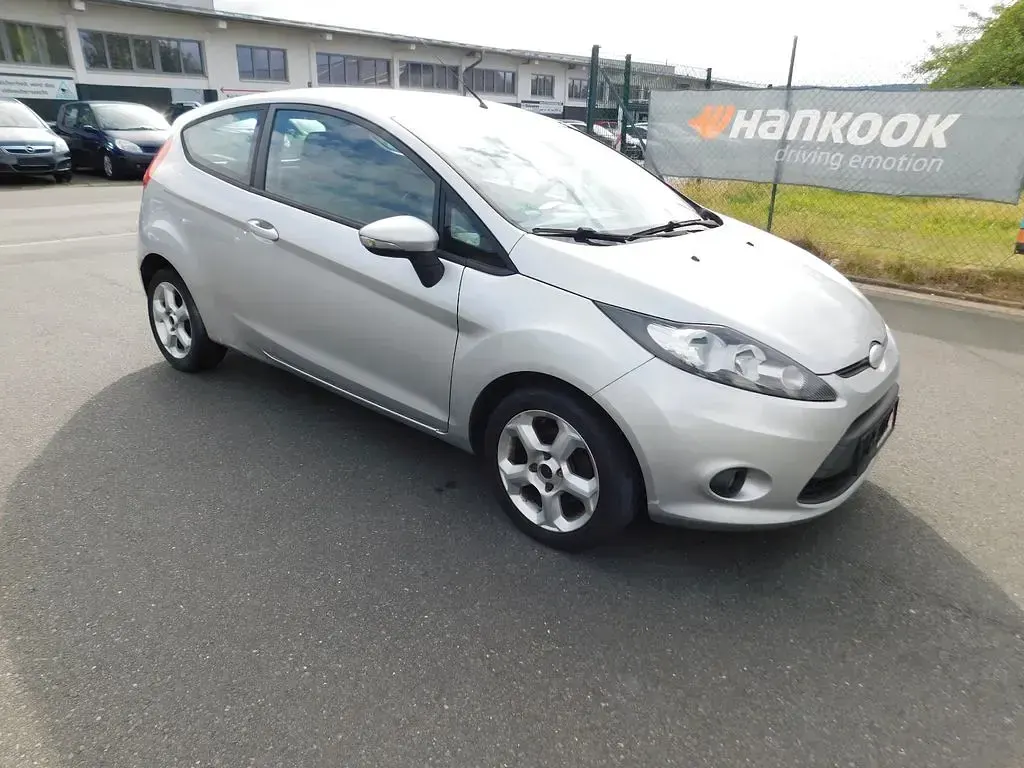 Gebraucht Ford Fiesta Trend 82 PS (60 kW) 2010 Silber