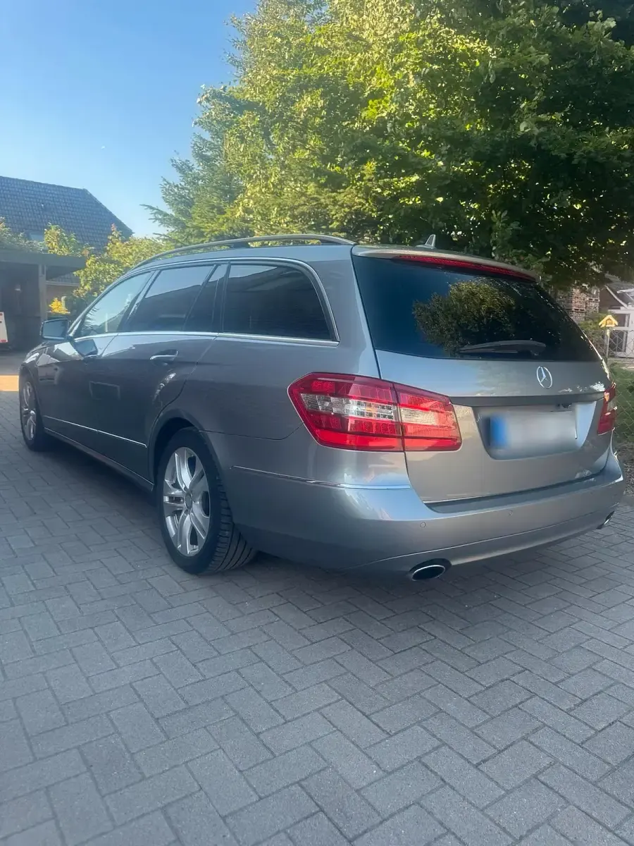 Gebraucht Mercedes E300 Avantgarde 231 PS (169 kW) 2011 Grau Kombi