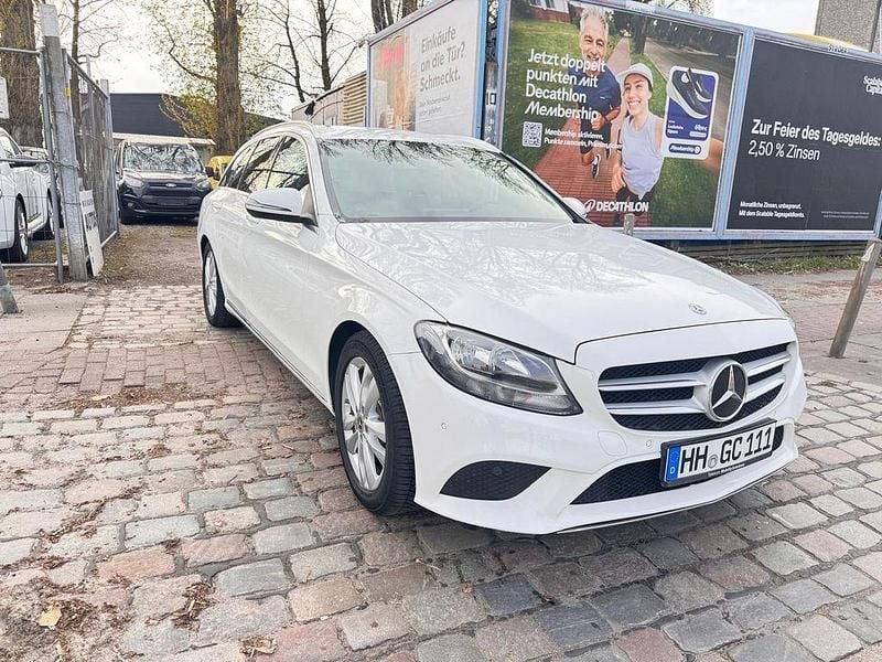 Gebraucht Mercedes C220 194 PS (142 kW) 2019 Weiß Kombi