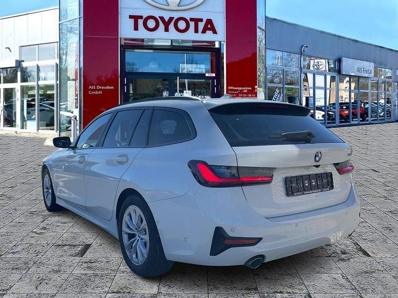 Gebraucht BMW 318 Advantage 150 PS (110 kW) 2022 Alpinweiss iii Kombi