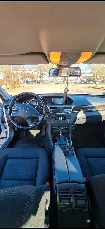 Gebraucht Mercedes E220 Avantgarde 170 PS (125 kW) 2009 Grau Limousine