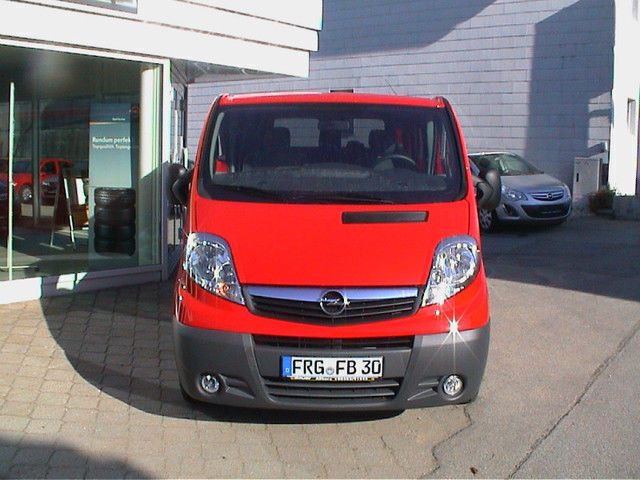Gebraucht Opel Vivaro Design Edition 90 PS (66 kW) 2011 Rot Van / Kleinbus