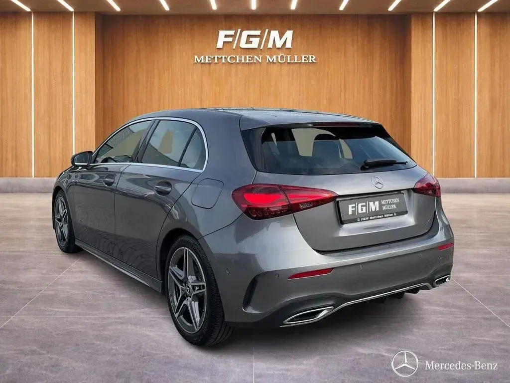 Gebraucht Mercedes A180 AMG 136 PS (100 kW) 2025 Lack mountaingrau Limousine
