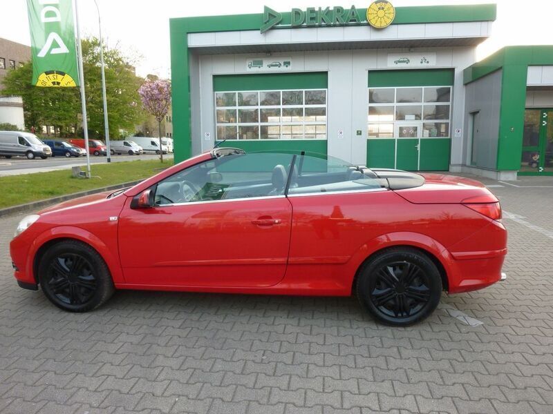 Rot Gebraucht 2009 Opel Astra Cabriolet Cabrio | 2.999 € (Fairer Preis) - Bild 1/4