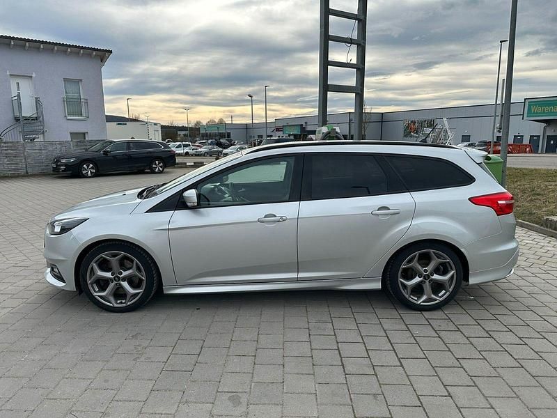 Gebraucht Ford Focus Sport 250 PS (183 kW) 2017 Silber Kombi