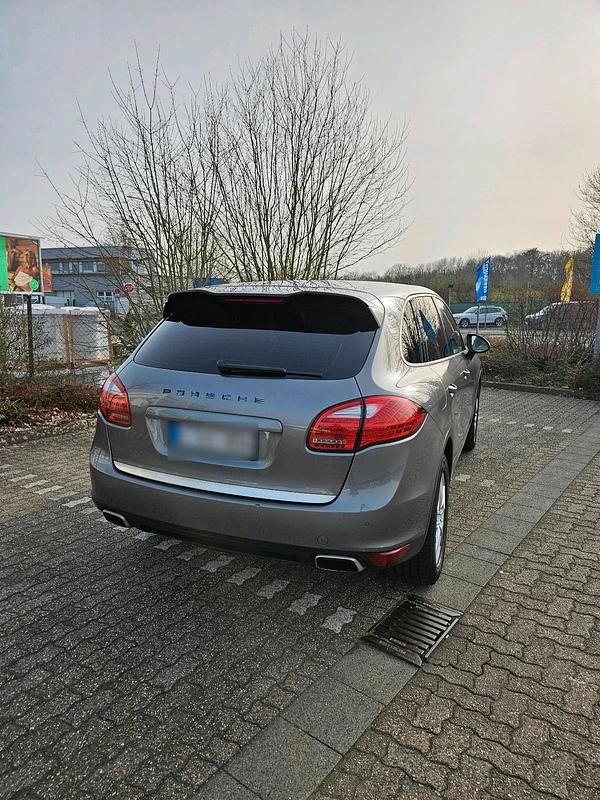 Gebraucht Porsche Cayenne 299 PS (219 kW) 2011 Grau SUV