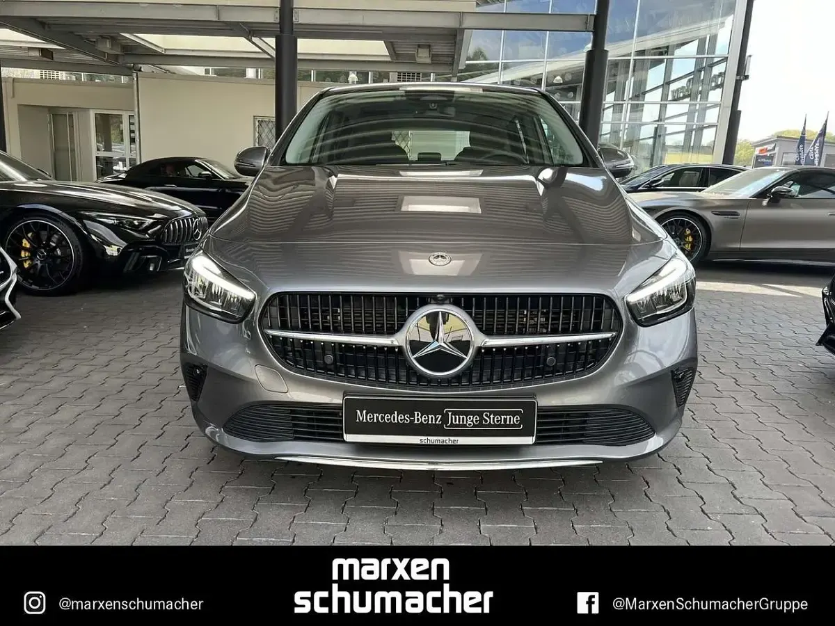 Gebraucht Mercedes B250 163 PS (119 kW) 2023 lack mountaingrau Kleinwagen