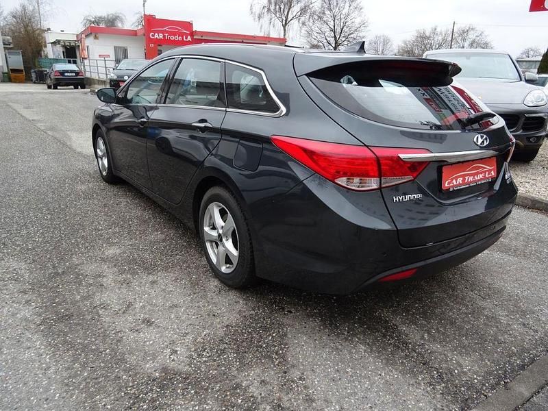 Gebraucht Hyundai i40 Edition 136 PS (100 kW) 2015 Grau Kombi