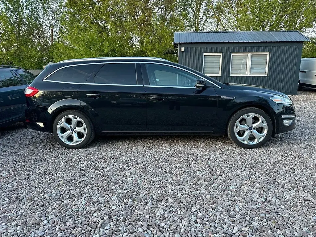 Gebraucht Ford Mondeo Titanium 160 PS (117 kW) 2014 Schwarz Limousine