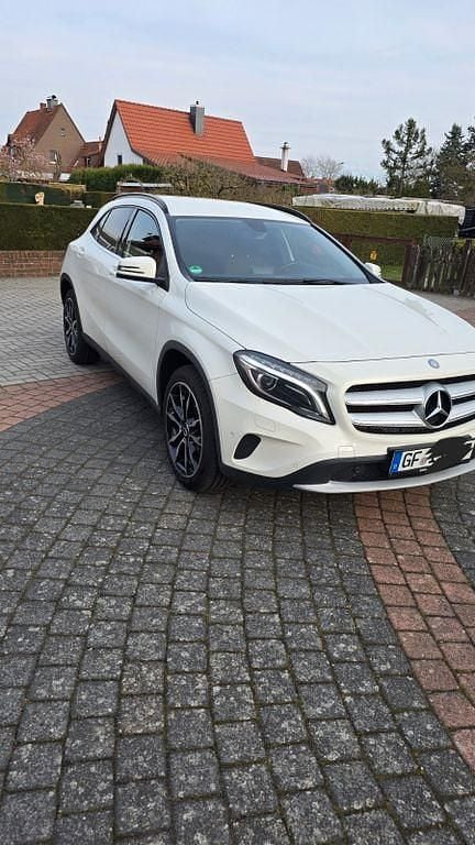 Gebraucht Mercedes GLA220 170 PS (125 kW) 2015 Weiß SUV