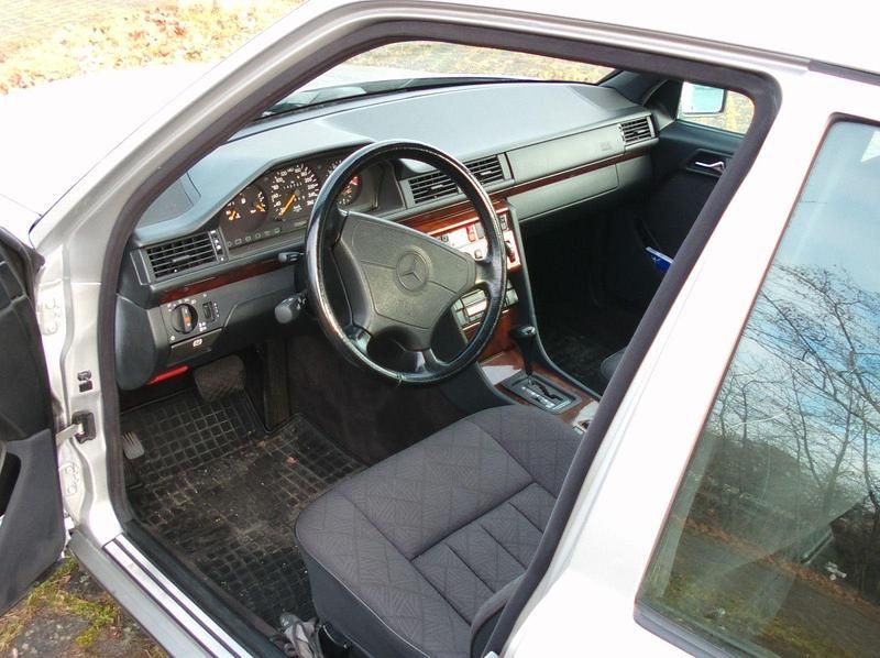 Gebraucht Mercedes 320 220 PS (161 kW) 1994 Silber Limousine