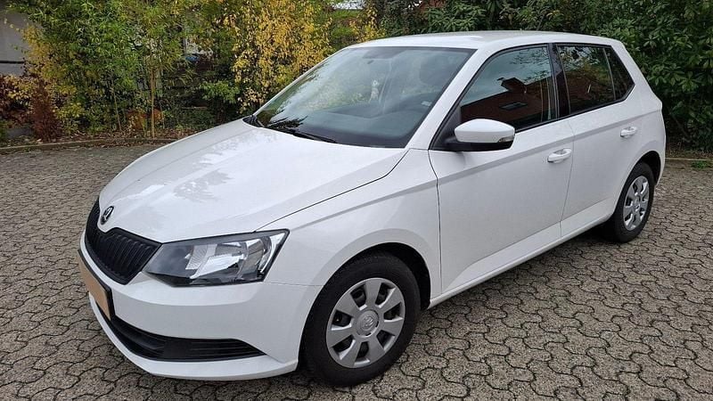 Weiß Gebraucht 2015 Skoda Fabia Active Kleinwagen | 4.200 € (Guter Preis) - Bild 1/4