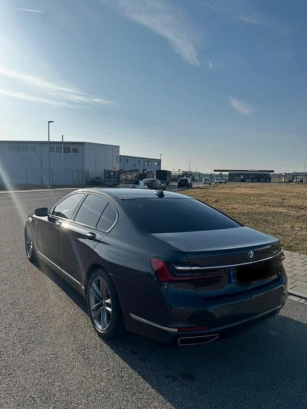Gebraucht BMW 745e Efficient Dynamics 394 PS (289 kW) 2020 Grau Limousine