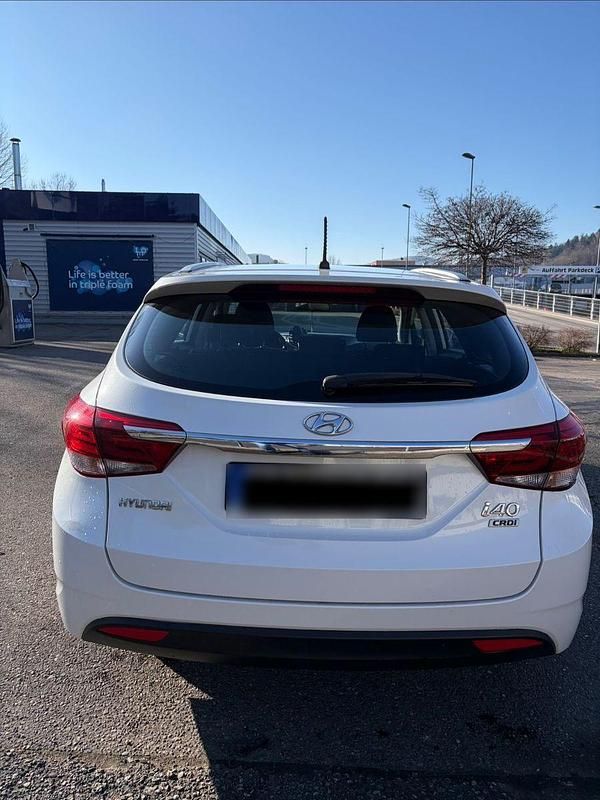 Gebraucht Hyundai i40 Trend 141 PS (103 kW) 2016 Weiß Kombi