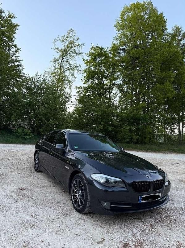 Gebraucht BMW 525 204 PS (150 kW) 2010 Grau Limousine