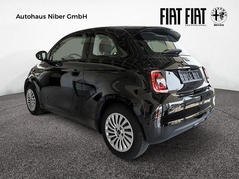 Gebraucht Fiat 500e Action 69 kW (95 PS) 2022 Schwarz Kleinwagen