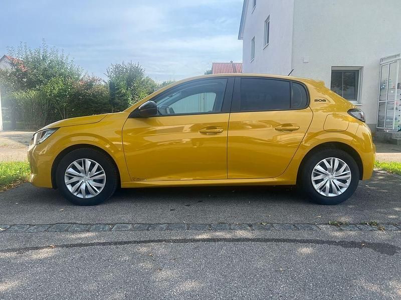 Gelb Gebraucht 2022 Peugeot 208 Active Kleinwagen | 13.690 € (Fairer Preis) - Bild 1/4