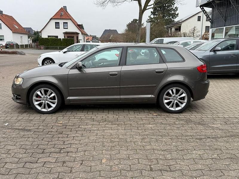Gebraucht Audi A3 Ambition 105 PS (77 kW) 2011 Beige Limousine