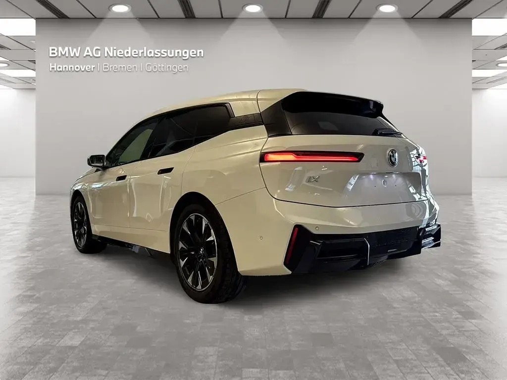 Gebraucht BMW iX M Sport 300 kW (408 PS) 2025 Weiß SUV