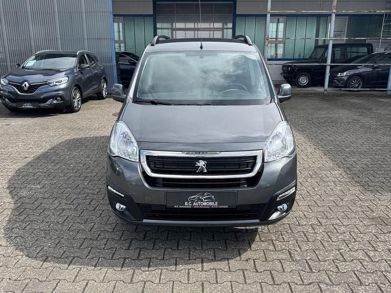 Gebraucht Peugeot Partner Tepee Allure 110 PS (80 kW) 2016 Grau Van / Kleinbus