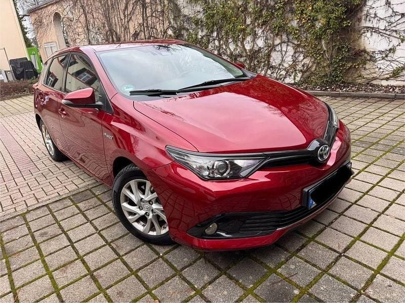 Gebraucht Toyota Auris 136 PS (100 kW) 2018 Rot Limousine