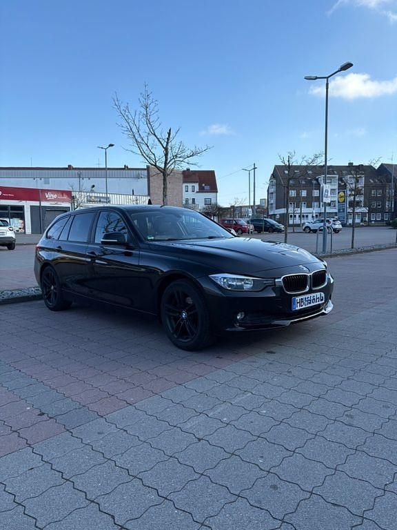 Gebraucht BMW 320 184 PS (135 kW) 2014 Schwarz Kombi