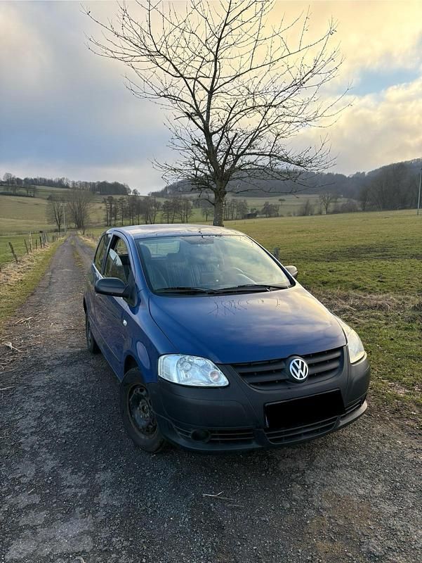 Gebraucht VW Fox 54 PS (39 kW) 2010 Blau Kleinwagen