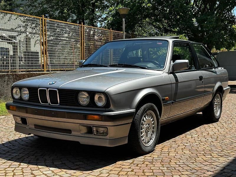 Silber Gebraucht 1988 BMW 318 Shadowline Limousine | 18.950 € - Bild 1/4