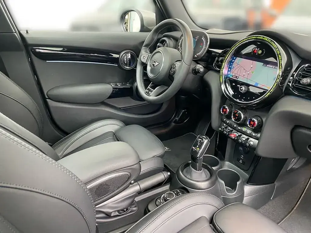 Gebraucht Mini Cooper 136 PS (100 kW) 2023 Schwarz Kleinwagen