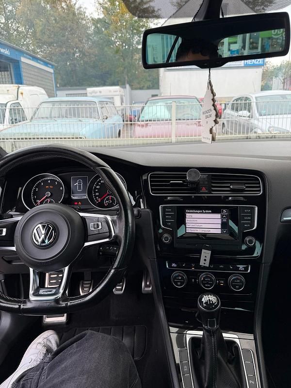 Schwarz Gebraucht 2014 VW Golf VII Highline Limousine | 11.800 € (Teuer) - Bild 1/4