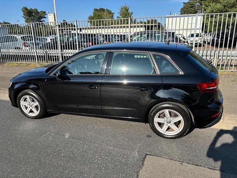 Gebraucht Audi A3 116 PS (85 kW) 2019 Schwarz Limousine
