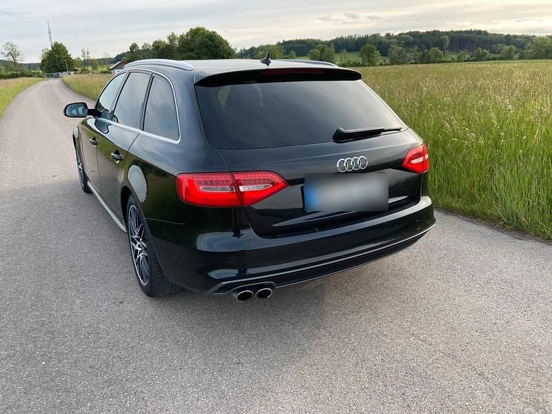 Używany Audi A4 S-Line 190 KM (139 kW) 2015 Czarny Kombi