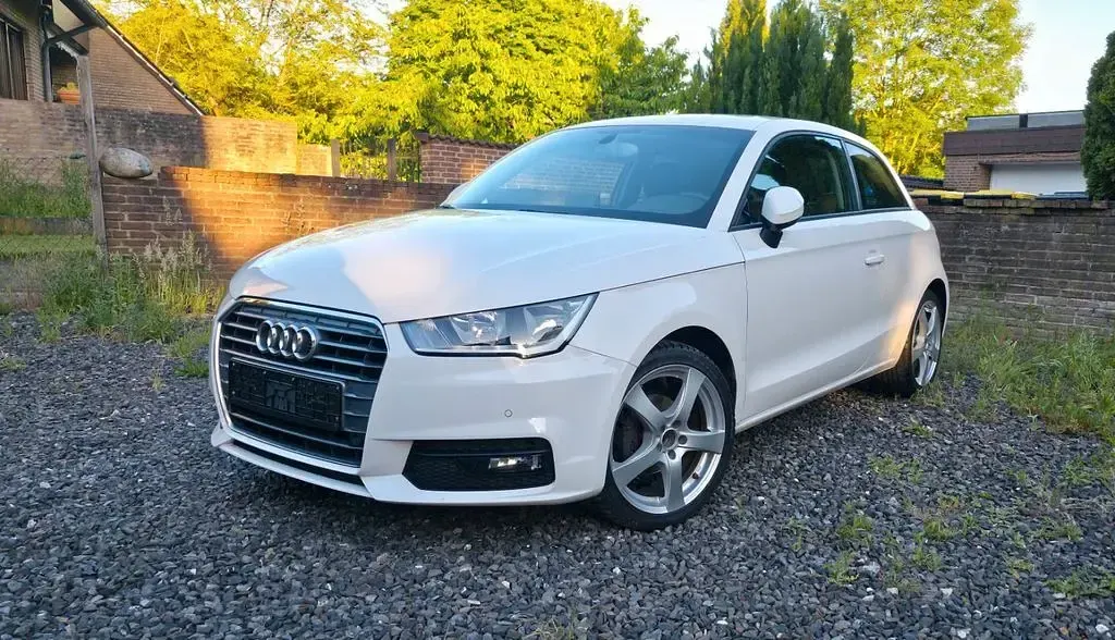 Używany Audi A1 Basis 95 KM (69 kW) 2018 Biały Hatchback