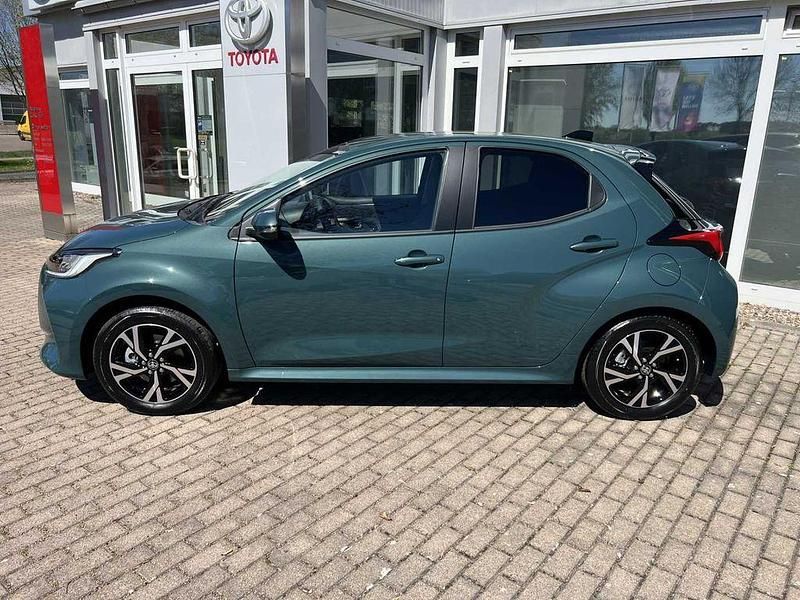 Neu Toyota Yaris Hybrid 116 PS (85 kW) 2026 Grün Limousine
