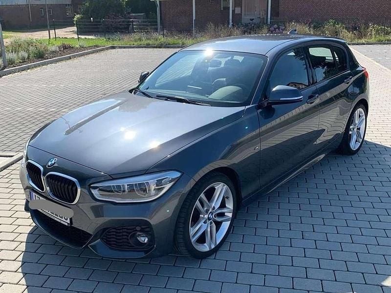 Grau Gebraucht 2017 BMW 118 M Sport Kleinwagen | 13.500 € (Guter Preis) - Bild 1/4
