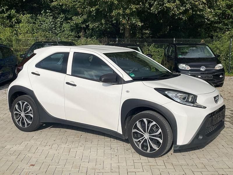 Weiß Gebraucht 2022 Toyota Aygo X SUV | 10.999 € (Guter Preis) - Bild 1/4