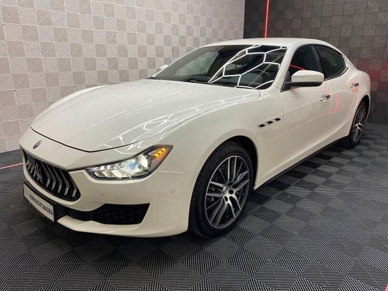 Gebraucht Maserati Ghibli 350 PS (257 kW) 2018 Weiß Coupé