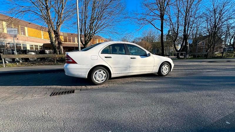 Gebraucht Mercedes C200 116 PS (85 kW) 2003 Weiß Kleinwagen