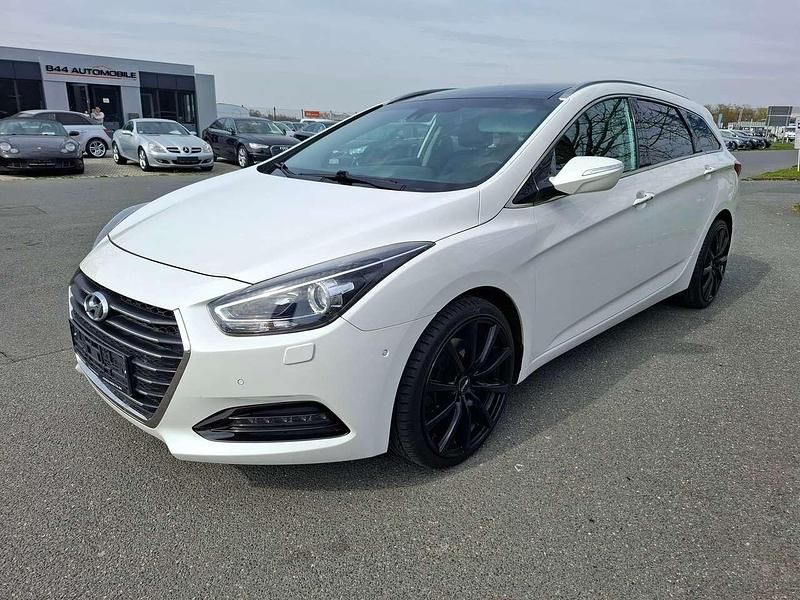 Gebraucht Hyundai i40 Premium 141 PS (103 kW) 2017 White crystal / mic Kombi