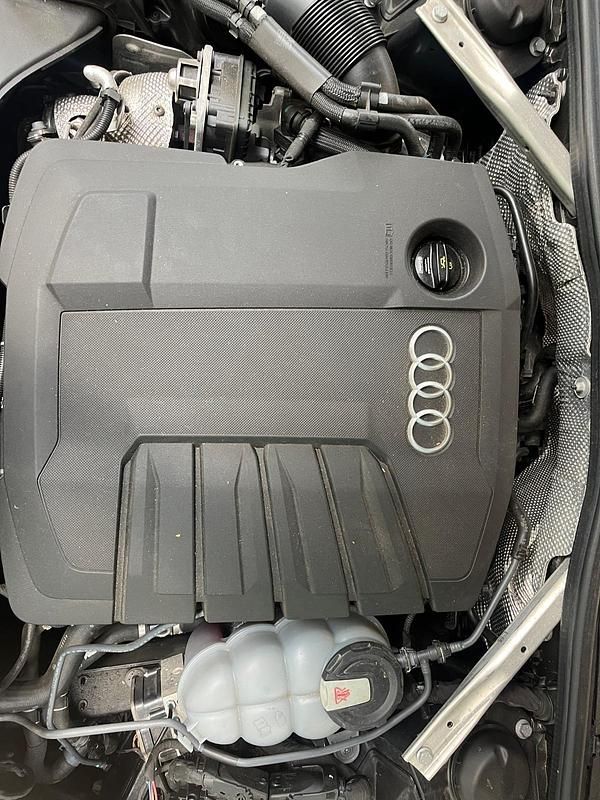 Gebraucht Audi A4 Comfort 136 PS (100 kW) 2020 Schwarz Limousine