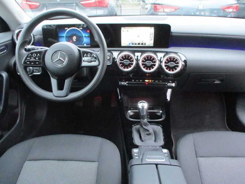 Gebraucht Mercedes CLA200 150 PS (110 kW) 2021 Blau Limousine