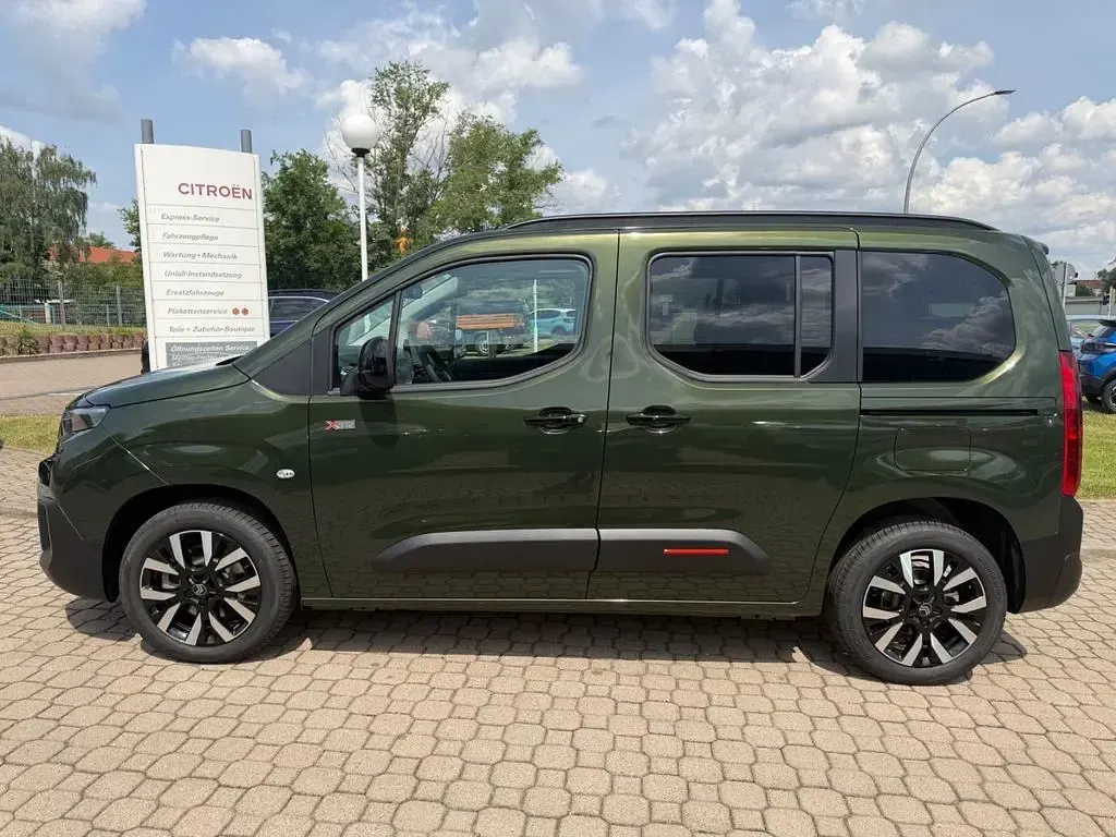 Neu Citroën e-Berlingo XTR 131 PS (96 kW) 2026 Sirkkagrün Van / Kleinbus