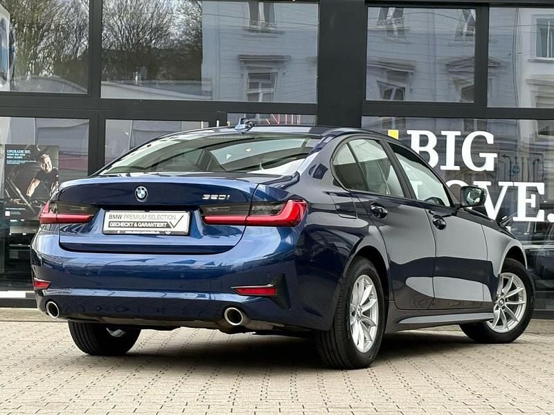 Gebraucht BMW 320 Advantage 184 PS (135 kW) 2020 Blau Limousine