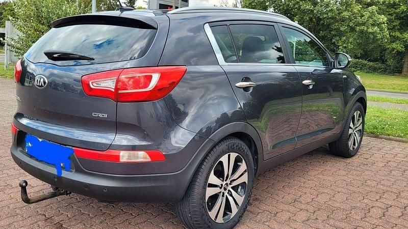 Grau Gebraucht 2013 Kia Sportage FIFA World Cup Edition SUV | 9.900 € (Fairer Preis) - Bild 1/4