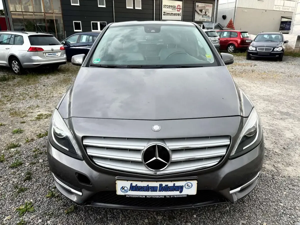 Gebraucht Mercedes B200 136 PS (100 kW) 2013 Mountaingrau  met. Kleinwagen